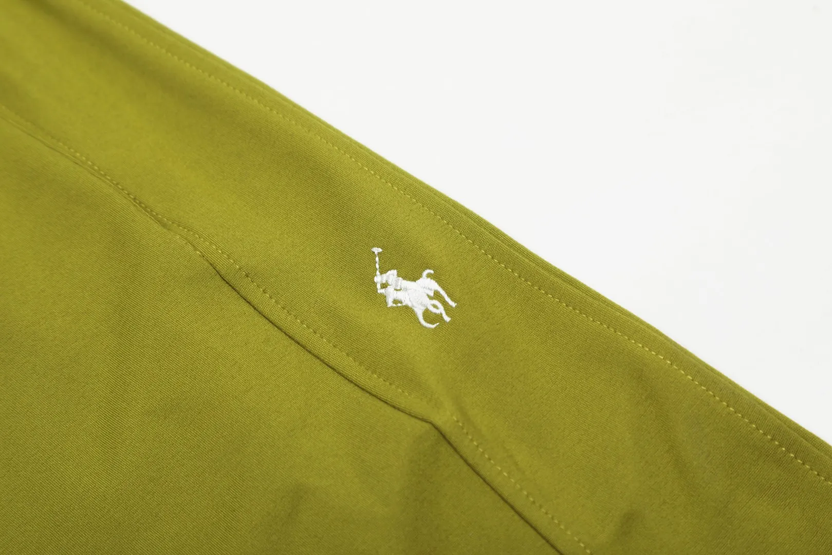 🅿️250 "Top quality" Style number: T7002# [Ralph Lauren solid color pony embroidered logo simple casual wide-leg trousers] ✅Ralph Lauren classic basic versatile unisex wide-leg spliced couple straight trousers ✅Brocade and cotton Roman cloth splicing technology ✅The version is restored to the original single The maximum size can be worn up to 170 pounds Loose, comfortable and stress-free ✅The upper body is simple and easy to match ootd must-have Good-looking clothes are never chosen by anyone. A must-have in couples’ wardrobes. Size: S-XL. Color: floral gray, black, yellow, and fruit green.